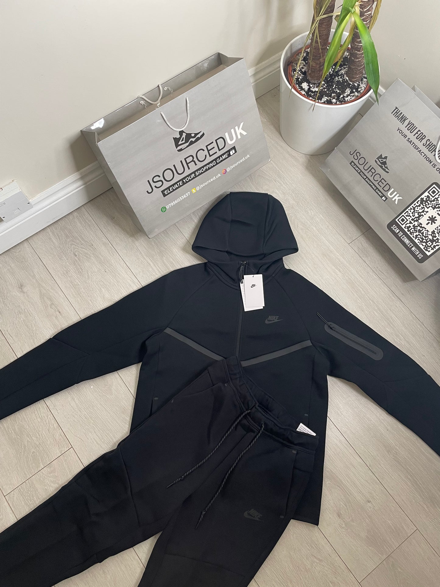 NIKE TECH FLEECE TRACKSUIT NEW SEASON - BLACK