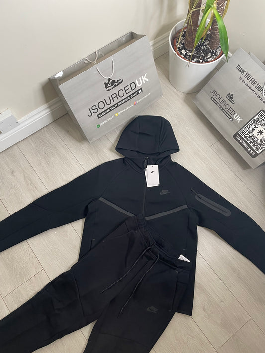 NIKE TECH FLEECE TRACKSUIT NEW SEASON - BLACK