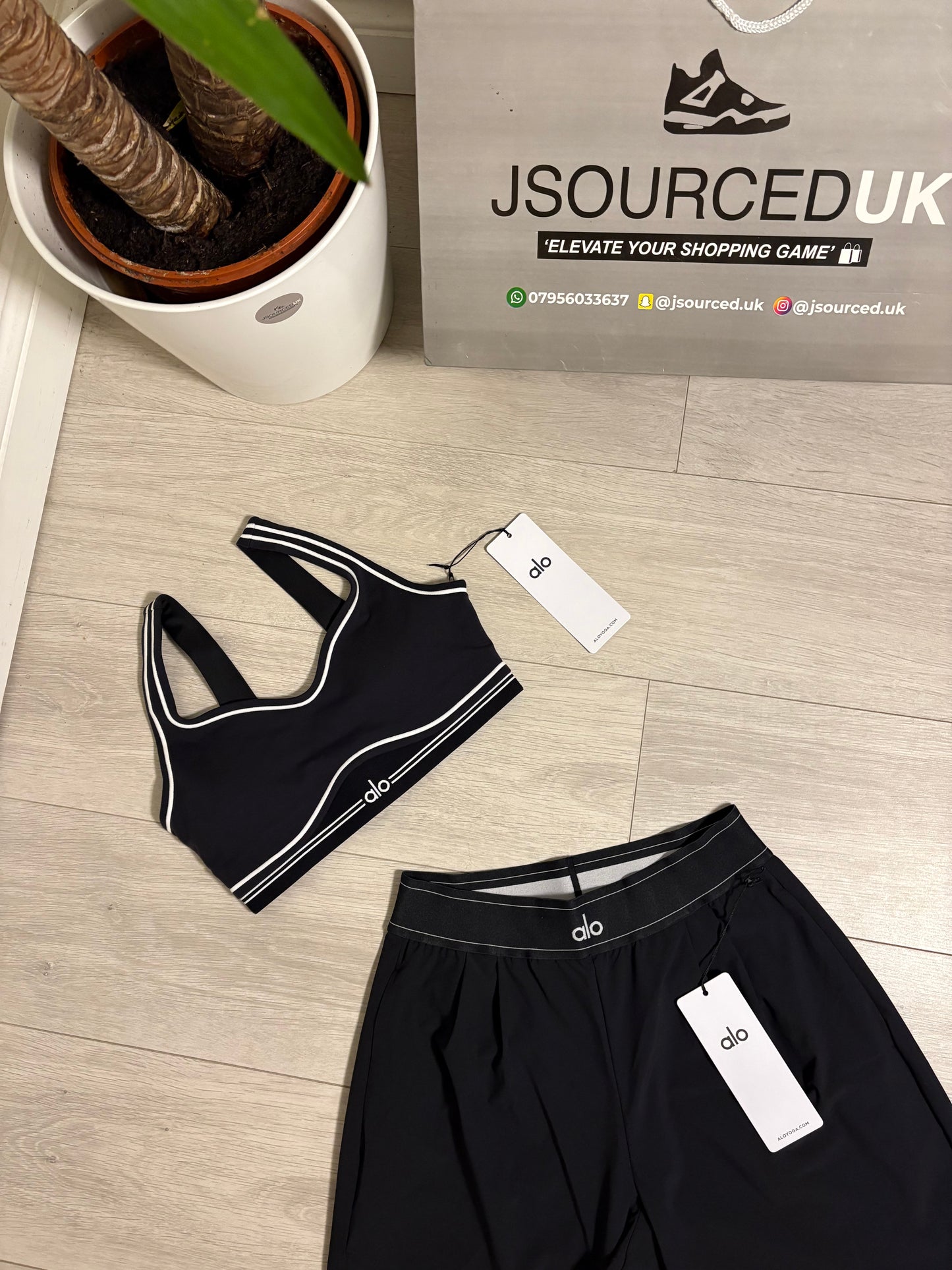 ALO YOGA BRA x SUIT UP TROUSERS